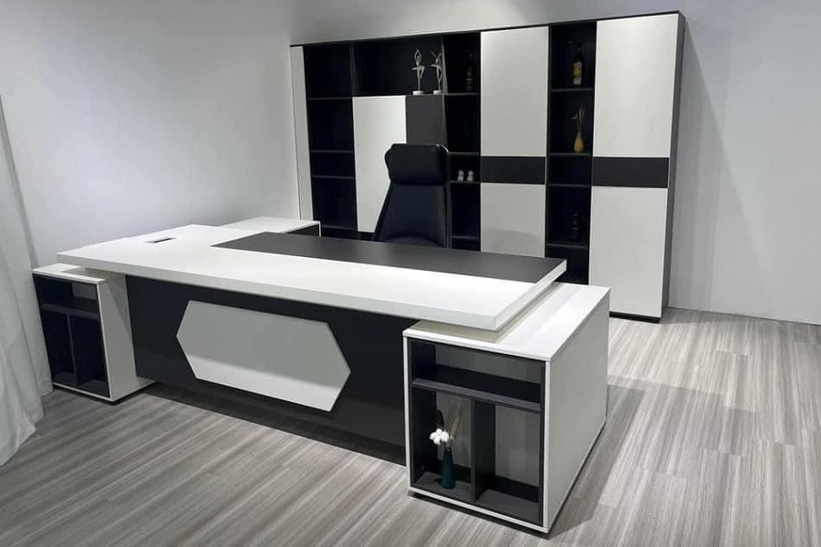 Bàn giám đốc kèm tủ sau khi được bàn giao nghiệm thu