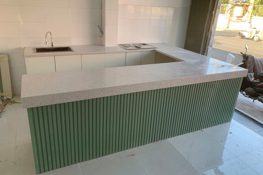 Bàn giao quầy pha chế mặt đá chữ U tại Thủ Dầu Một