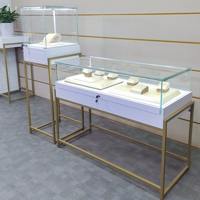Tủ trưng bày trang sức khung sắt chắc chắn