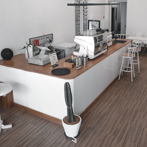 Quầy bar chữ L 1m8 x 2m4 QB022