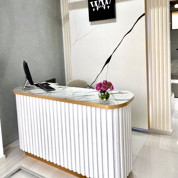 Quầy spa bo cong ốp lam 1m6 QS016