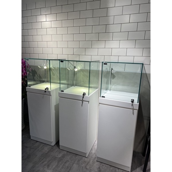 Tủ trưng bày 40cm x 40cm TTB061