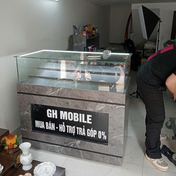 Tủ kính trưng bày điện thoại 1m2 TTB073