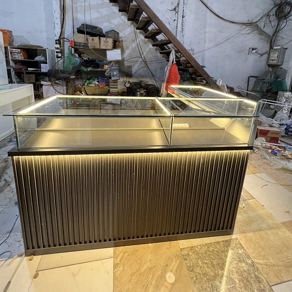 Tủ trưng bày điện thoại chữ L TTB077-1
