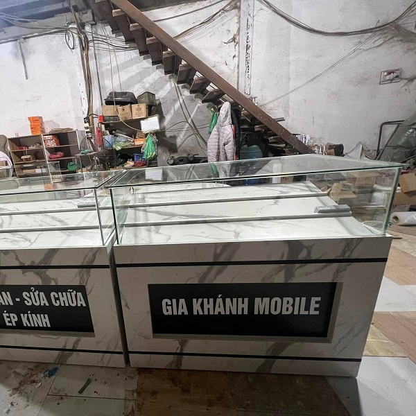 Tủ trưng bày điện thoại nằm 1m2 TTB076