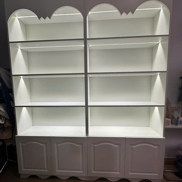 Tủ trưng bày mỹ phẩm 1m8 x 2m2 TTB121